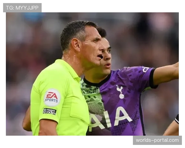 暖心花絮：莱比锡球迷在客场高歌，为重伤的对方球员送上祝福